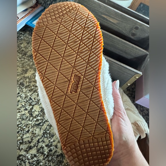 Teva ReEmber Cream Fleece Sherpa Women's Sneakers Slippers 9.5 - Picture 7 of 8